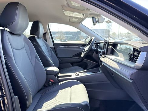 New 2026 Volkswagen Tiguan SE FWD image 20
