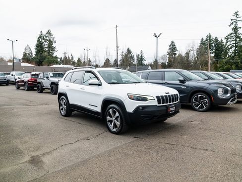 Used 2020 Jeep Cherokee Latitude w/ Quick Order Package 26F North image 27
