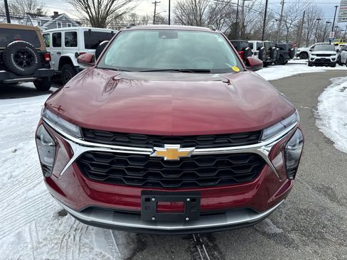 Used 2025 Chevrolet Trax LT w/ Driver Confidence Package image 9