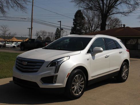 Used 2018 Cadillac XT5 Luxury w/ Driver Awareness Package FWD image 5