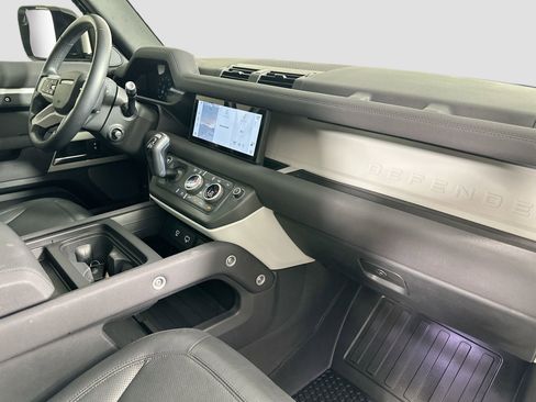 Certified 2022 Land Rover Defender 110 SE image 32