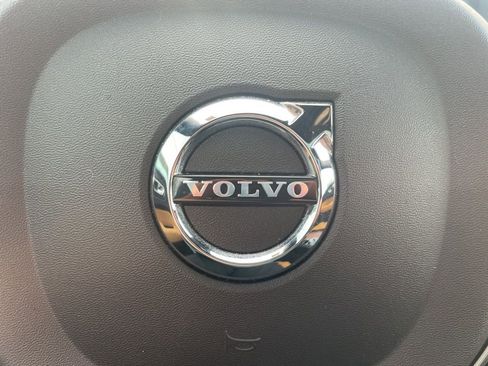 Certified 2023 Volvo XC60 B5 Ultimate w/ Climate Package image 40