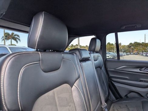 Used 2023 Jeep Grand Cherokee Altitude image 14