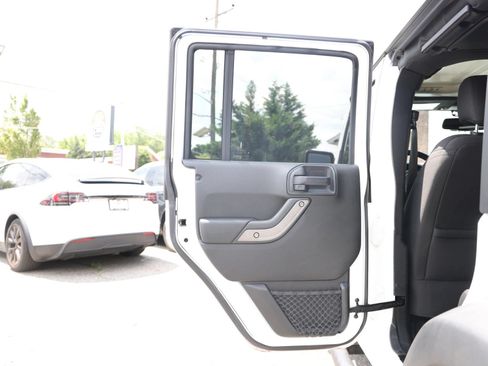 Used 2018 Jeep Wrangler Unlimited Sport S AWD/4WD image 30