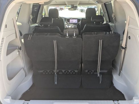 Used 2023 Chrysler Pacifica Touring-L FWD image 26