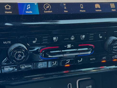 New 2023 Jeep Grand Cherokee Trailhawk w/ Advanced Protech Group II image 20