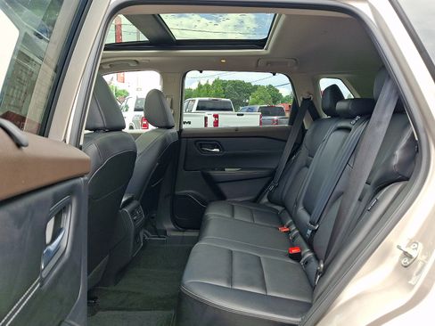 Used 2023 Nissan Rogue SL w/ SL Premium Package AWD/4WD image 11