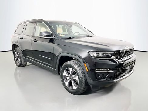 Used 2022 Jeep Grand Cherokee Limited 4xe w/ Luxury Tech Group II AWD/4WD image 4