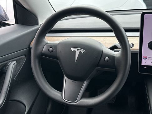 Used 2021 Tesla Model 3 Standard Range Plus image 17