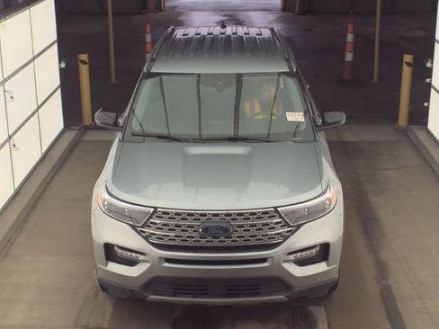 Used 2023 Ford Explorer Limited w/ Equipment Group 301A AWD/4WD image 3
