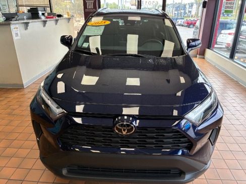 Used 2025 Toyota RAV4 XLE w/ Convenience Package FWD image 6
