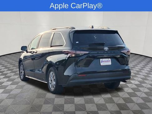 Used 2023 Toyota Sienna XLE image 3
