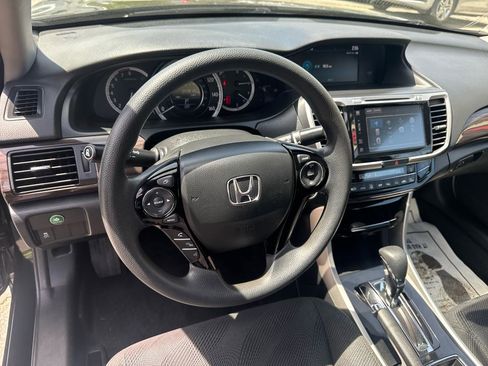 Used 2017 Honda Accord EX image 24