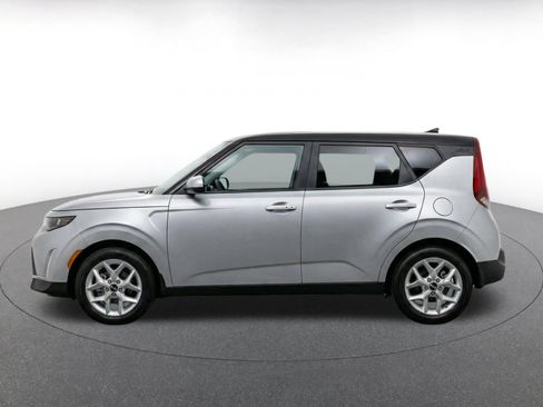 Used 2025 Kia Soul LX w/ LX Technology Package FWD image 4