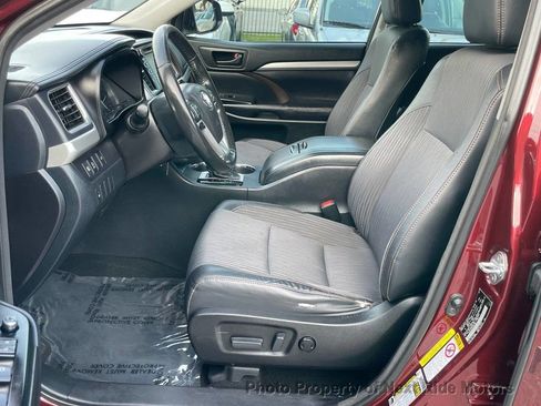 Used 2017 Toyota Highlander Plus image 9