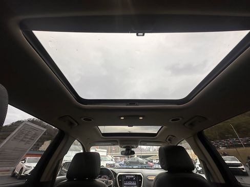 Used 2019 GMC Acadia Denali w/ Technology Package image 17