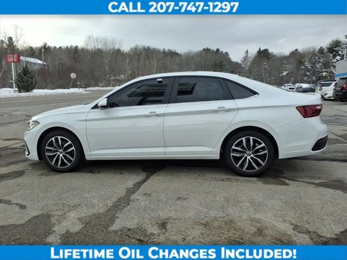 Used 2025 Volkswagen Jetta SE image 8