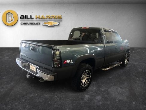 Used 2007 Chevrolet Silverado 1500 LT w/ Extended Cab Value Package AWD/4WD image 2