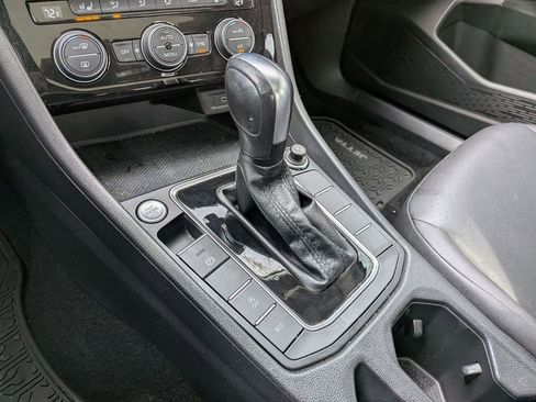 Used 2020 Volkswagen Jetta SE w/ SE Cold Weather Package image 16