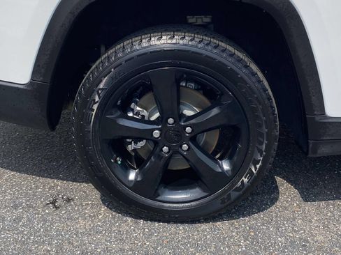 Used 2022 Jeep Grand Cherokee L Laredo RWD image 8