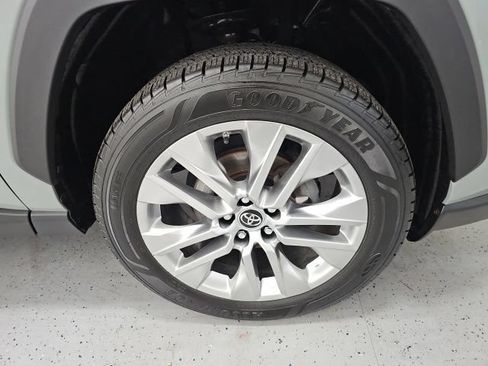 Used 2019 Toyota RAV4 XLE Premium w/ Cold Weather Package AWD/4WD image 8