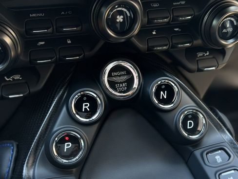 Used 2022 Aston Martin V8 Vantage Coupe RWD image 39