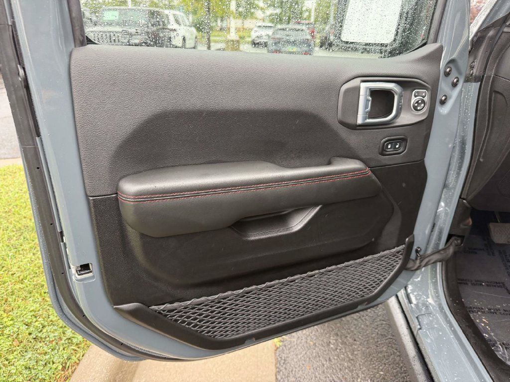 Used 2026 Jeep Wrangler Unlimited Rubicon AWD/4WD image 32