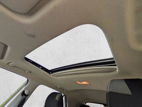 Used 2023 Hyundai Venue SEL FWD image 11