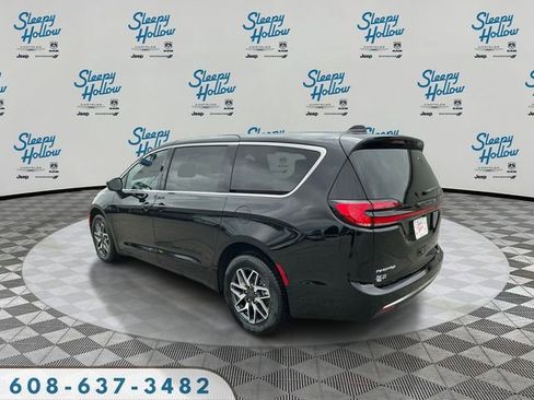 New 2027 Chrysler Pacifica Limited AWD/4WD image 7