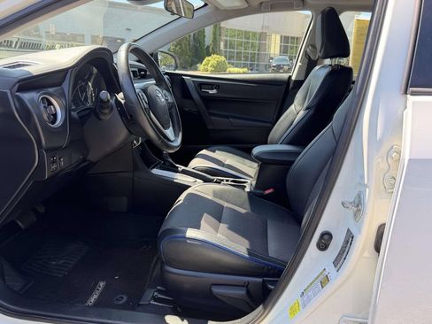 Used 2018 Toyota Corolla SE w/ SE Premium Package FWD image 16