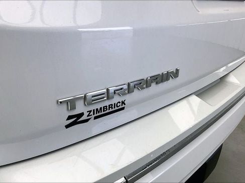 Used 2020 GMC Terrain Denali w/ GMC Pro Grade Package AWD/4WD image 9
