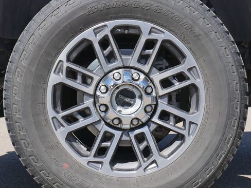 Used 2025 Ford F350 Platinum w/ Platinum Plus Package image 18