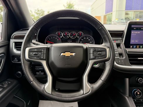 Used 2021 Chevrolet Suburban LT w/ LT Signature Package RWD image 17