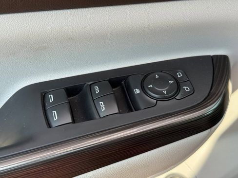 Used 2023 GMC Acadia SLT image 9