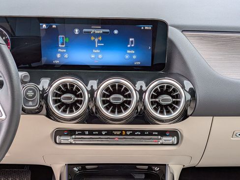 Certified 2025 Mercedes-Benz GLA 250 image 31