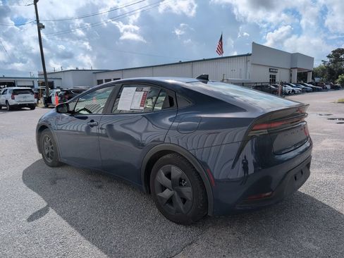 Used 2025 Toyota Prius LE FWD image 6