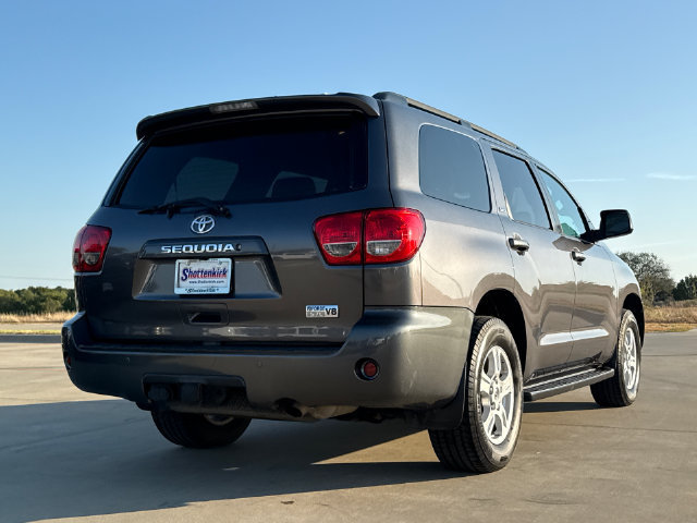 Used 2016 Toyota Sequoia SR5 w/ Premium Package RWD image 8