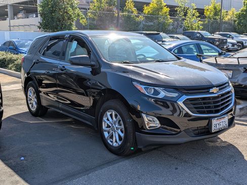 Used 2019 Chevrolet Equinox LS image 2