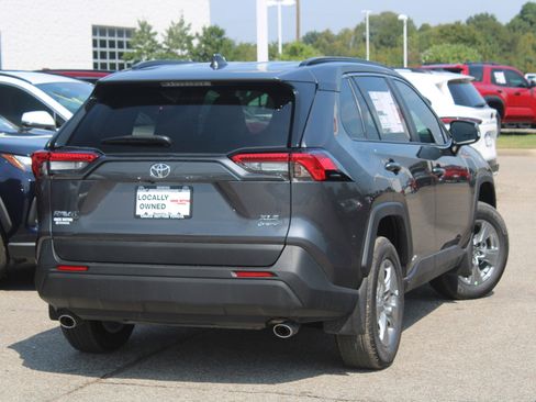 Used 2025 Toyota RAV4 XLE w/ Convenience Package image 30