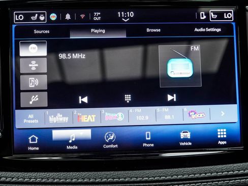 Used 2025 Chrysler Pacifica Premium FWD image 24
