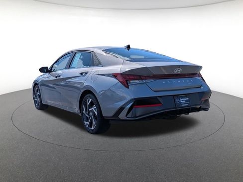 Used 2025 Hyundai Elantra SEL image 7