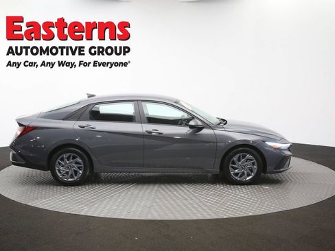 Used 2024 Hyundai Elantra SEL FWD image 43