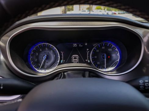 Used 2023 Chrysler Pacifica Touring-L FWD image 27