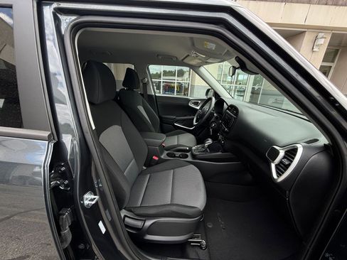 Used 2025 Kia Soul LX w/ LX Technology Package FWD image 34