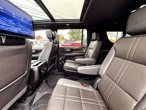 Used 2025 Chevrolet Suburban High Country AWD/4WD image 49