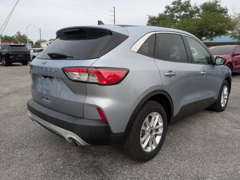 Used 2022 Ford Escape SE FWD image 4