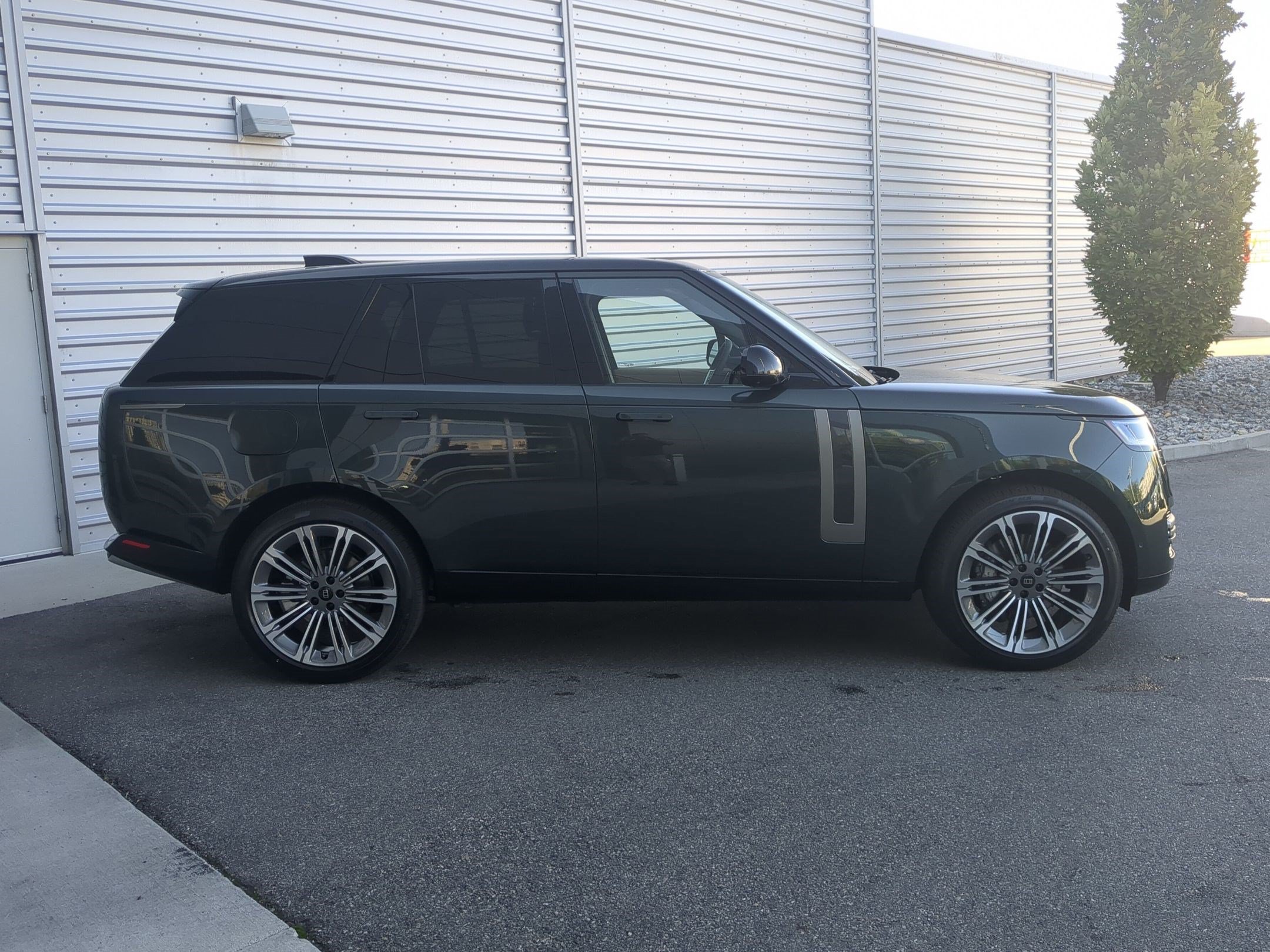 New 2027 Land Rover Range Rover SE AWD/4WD image 4