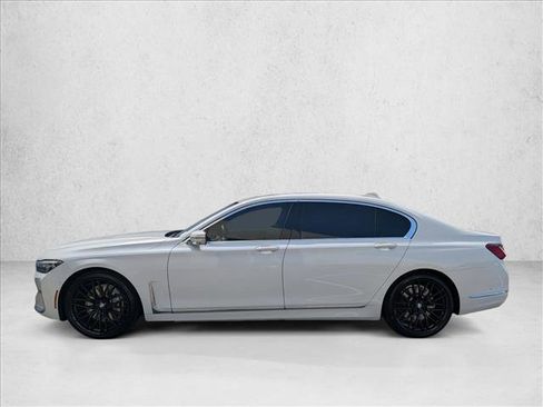 Certified 2022 BMW 750i xDrive w/ Executive Package AWD/4WD image 9