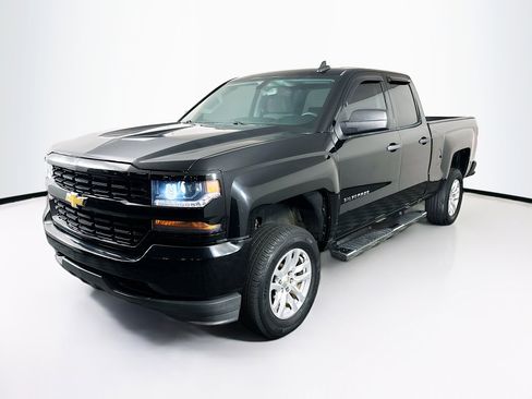 Used 2018 Chevrolet Silverado 1500 Custom w/ Custom Value Package image 3