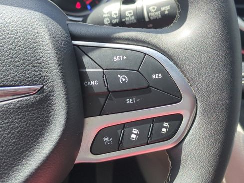 Certified 2023 Chrysler Pacifica Touring-L image 27